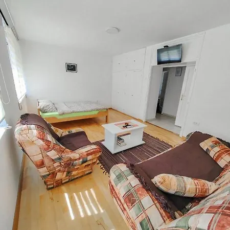Mali Raj Ii Apartment Rudnik